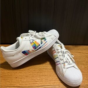 Adidas Superstar Love Unites